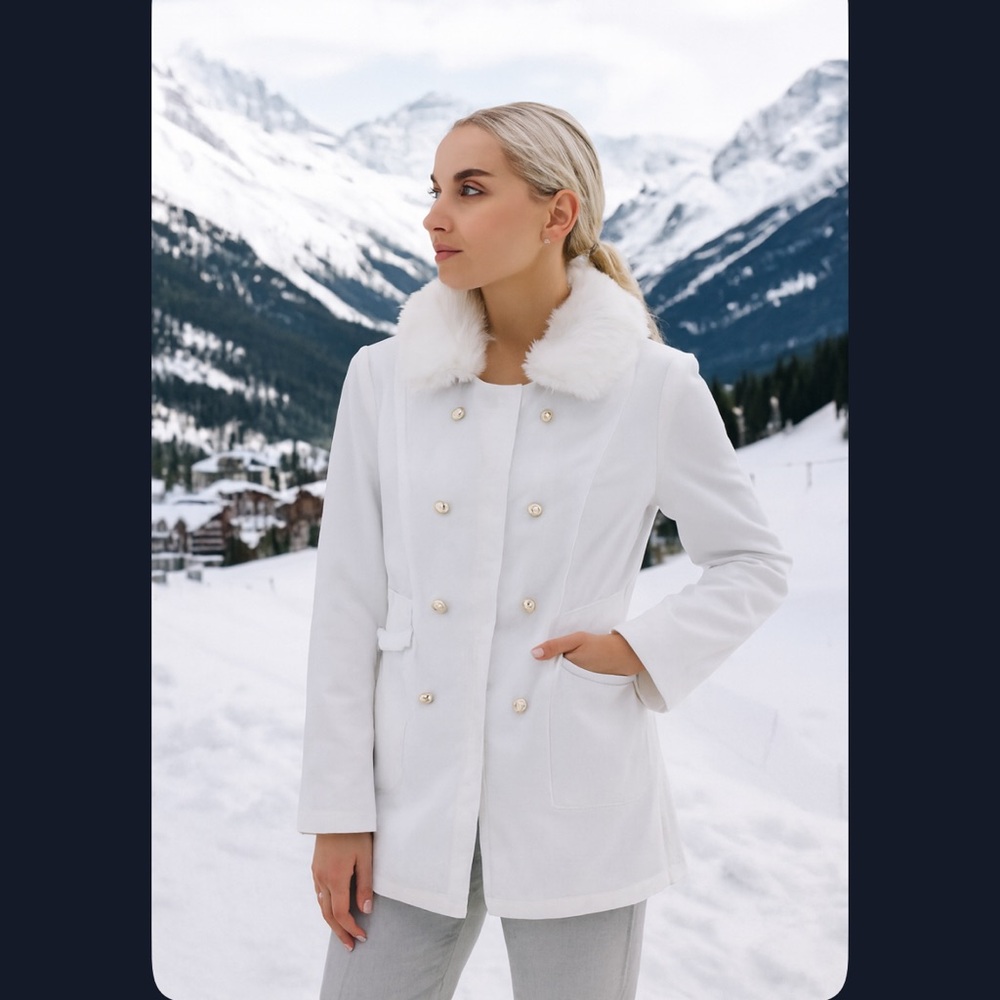 RVHSWDS White Pea Coat Gold Buttons Removable Fur Collar Women's Size Medium NWT